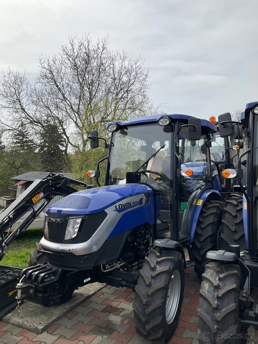 Traktor LOVOL M254 s kabinou