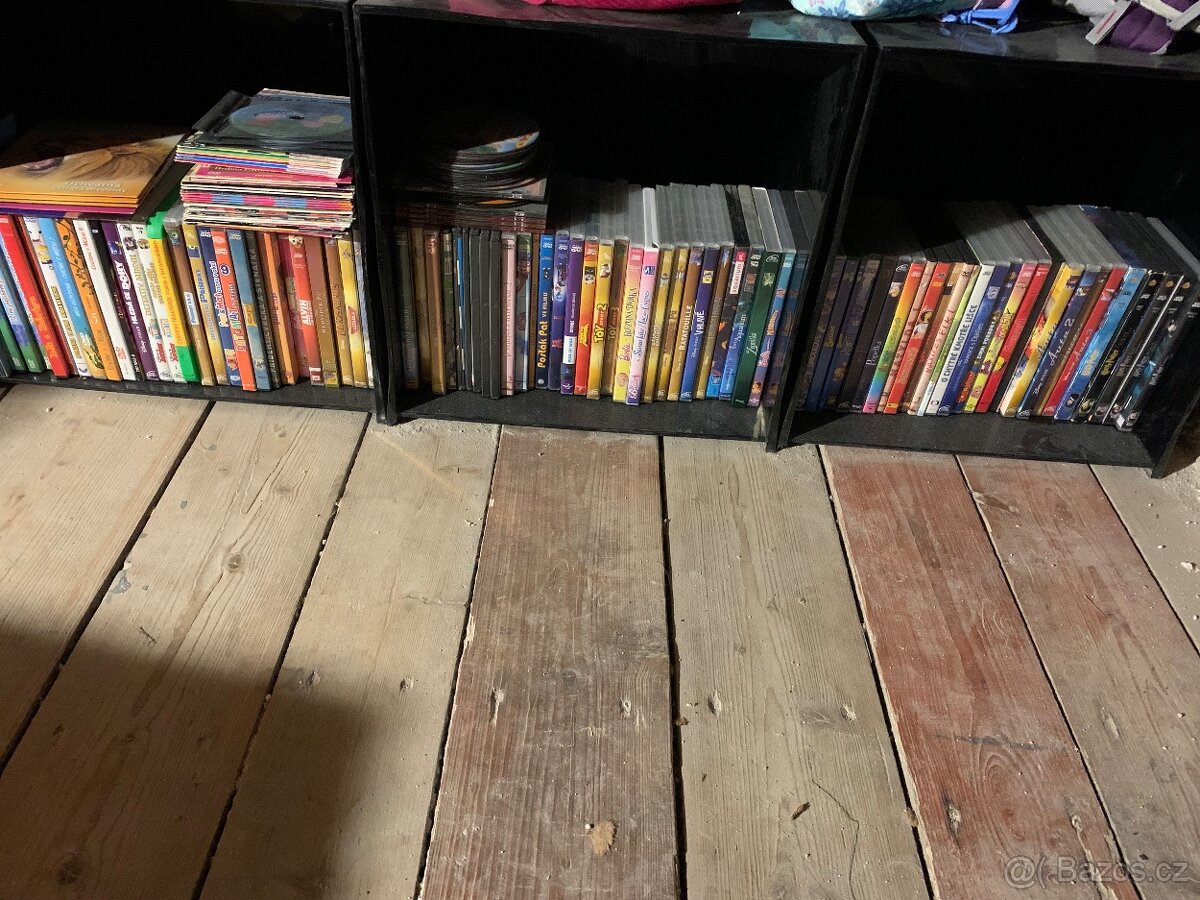 Tři boxy dětských CD a DVD, mluvící Alzák, mluvící Muf