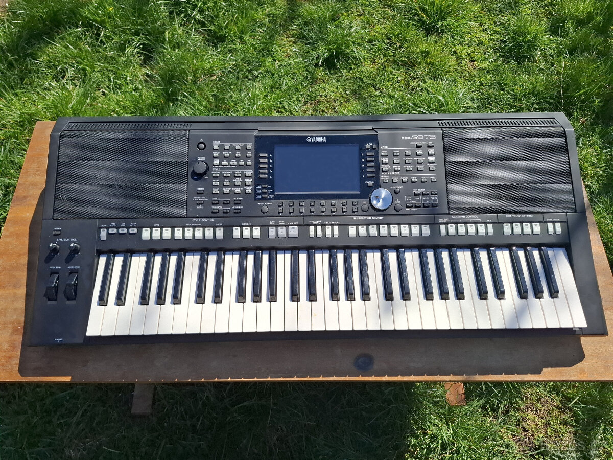 Prodám klávesy Yamaha PSR S975