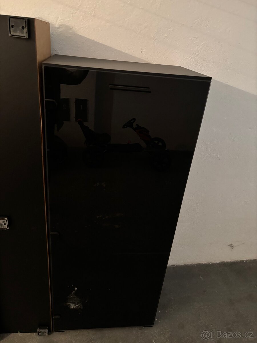Prosklená skříň