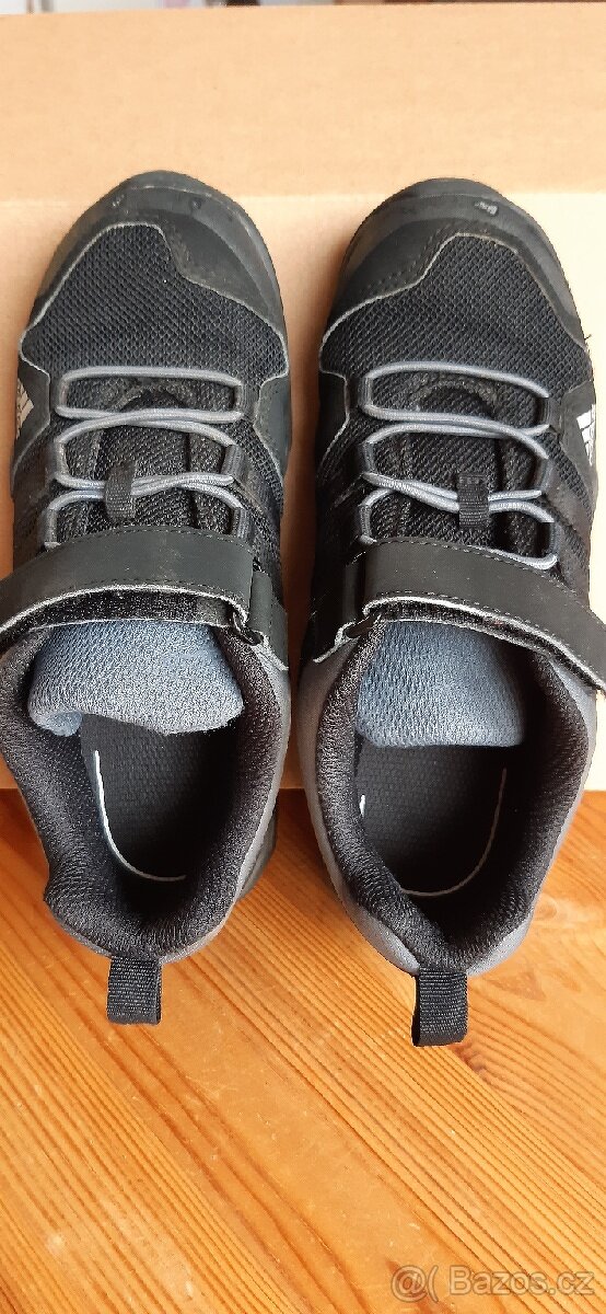Adidas dětské boty 32