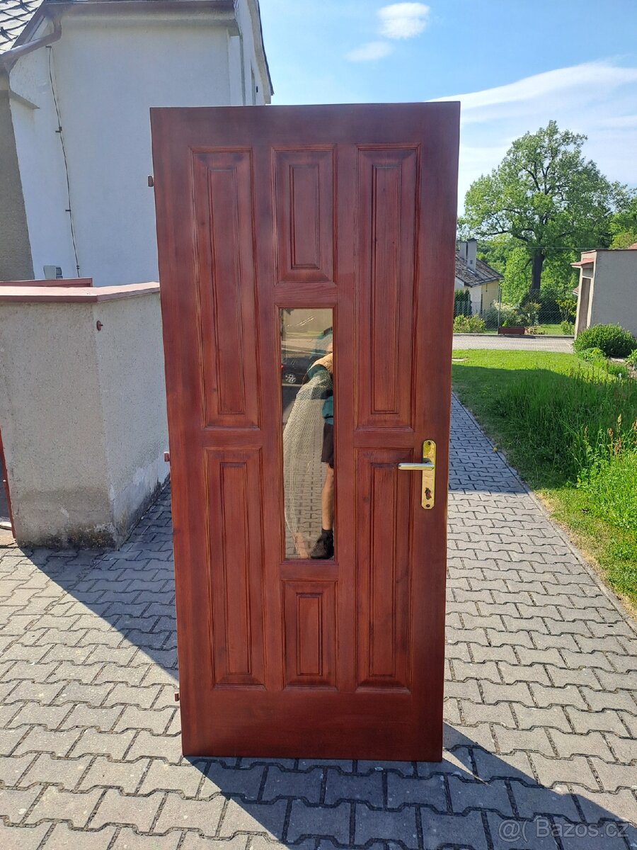 Vchodové dveře