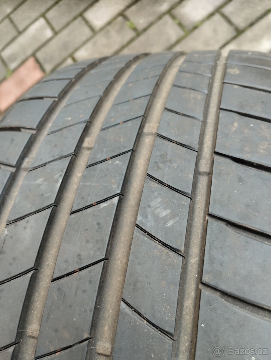 Bridgestone 255/45 R18 DOT0622