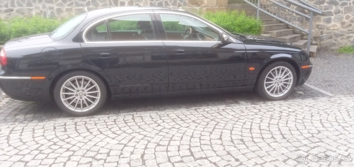 Jaguár SType 4,2 liter V8