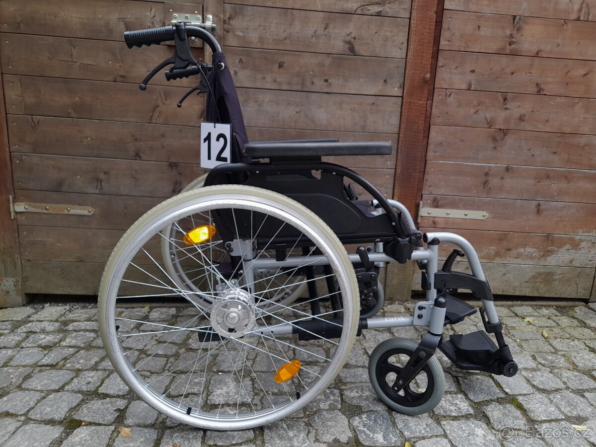 Invalidní vozík