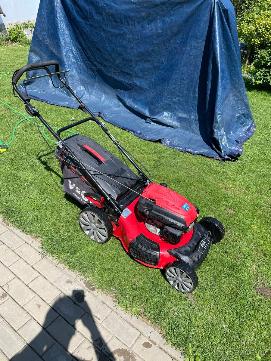 Benzínová sekačka VeGa 51 HWXV s pojezdem