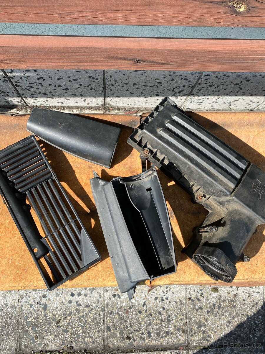 Kryt vzduchového filtru Passat B6