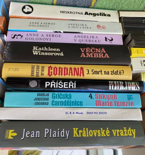 Prodám 66 knih za 50–400 Kč, cena podle titulu