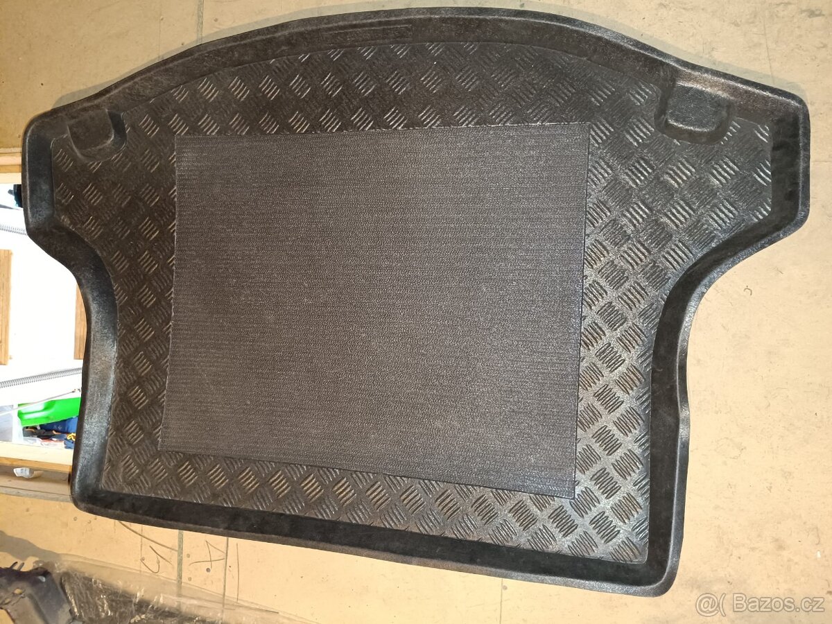 Kia Sportage 2010-215 vana do kufru