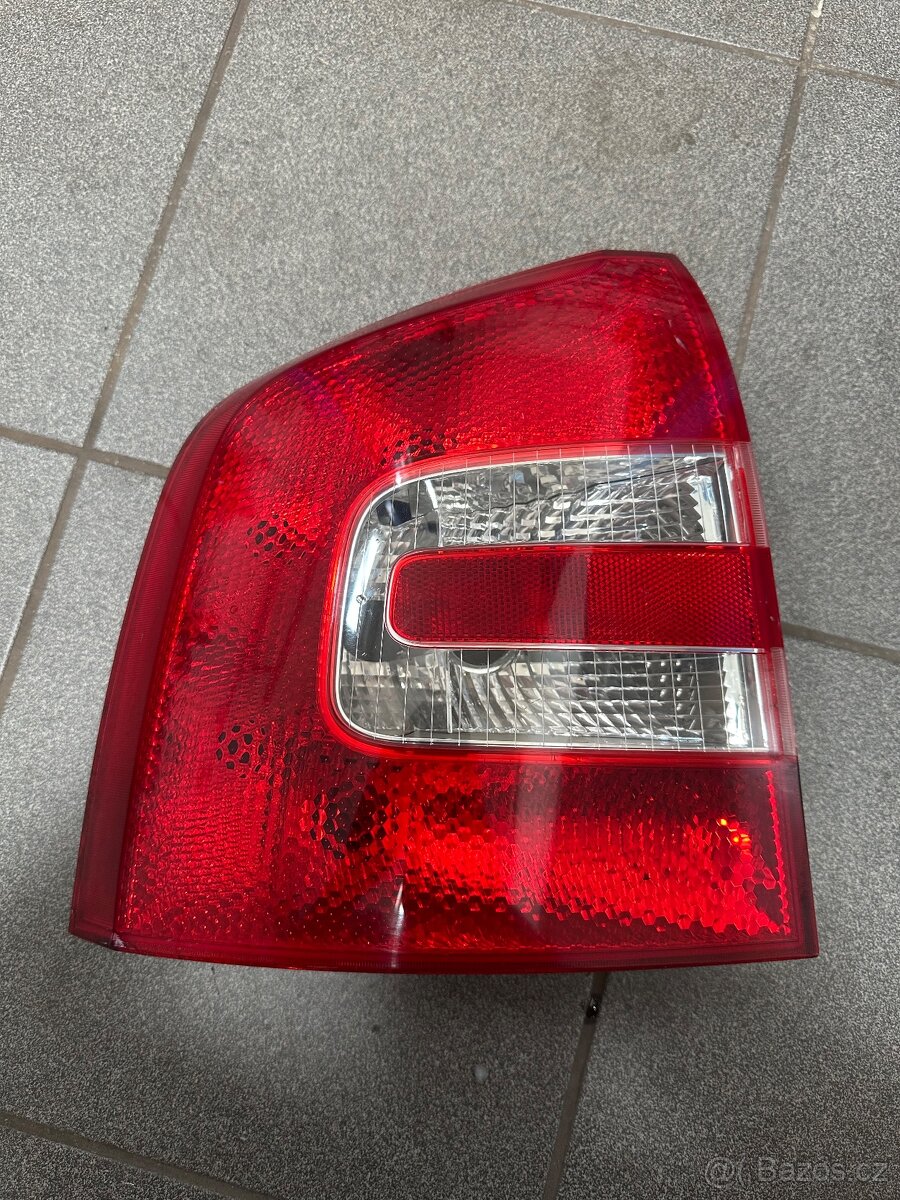 Leve zadni svetlo octavia combi 2