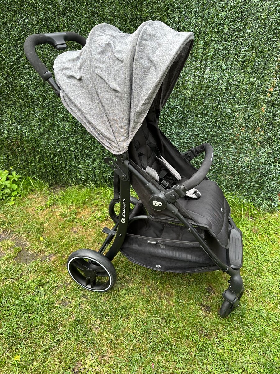 Lehký sportovní kočárek Kinderkraft Trig 2 Grey top stav
