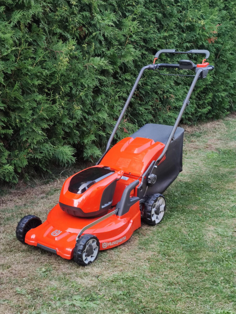 Akumulátorová sekačka na trávu Husqvarna LC 347iVX