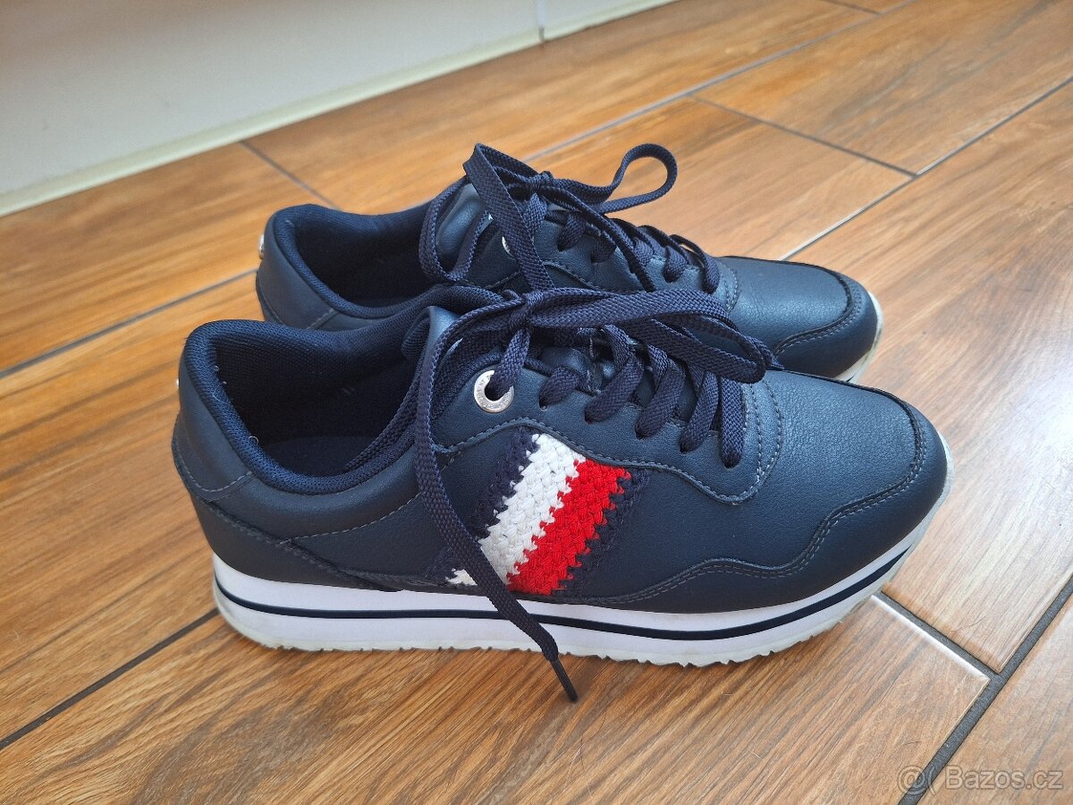 Kožené sneakers Tommy Hilfiger, vel. 39
