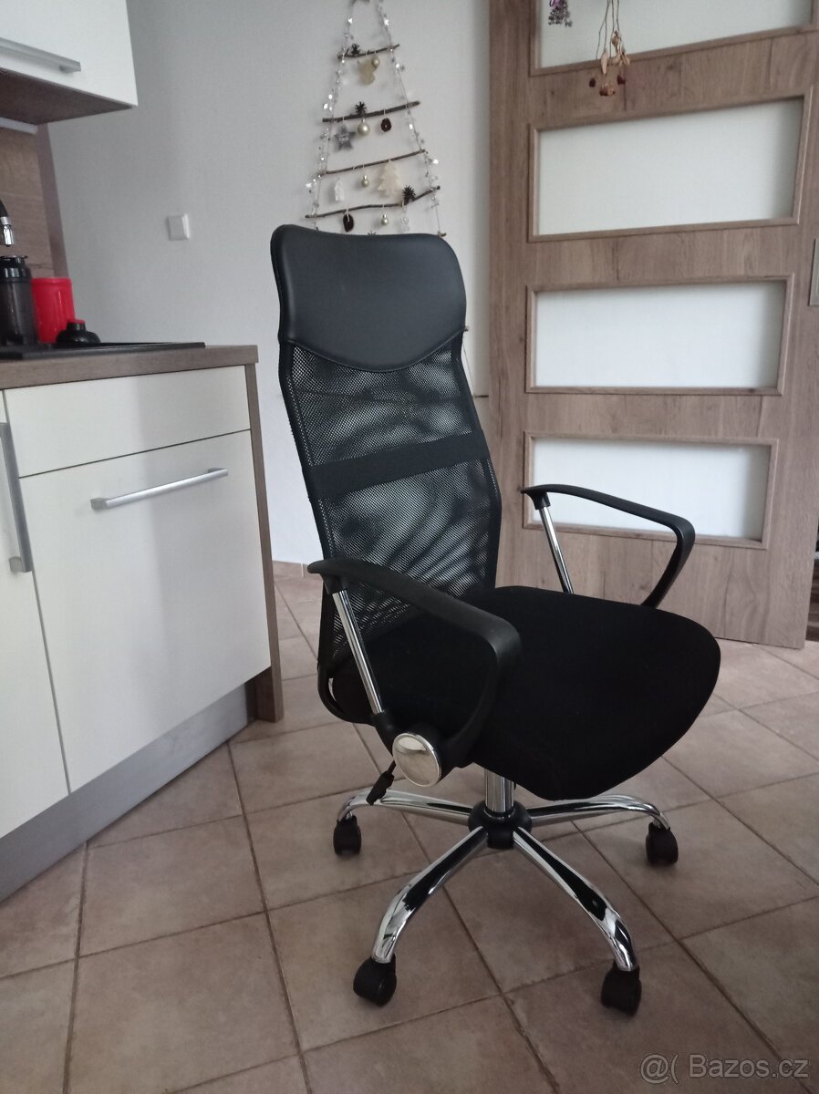 Prodej psacího stolu s příslušenstvím