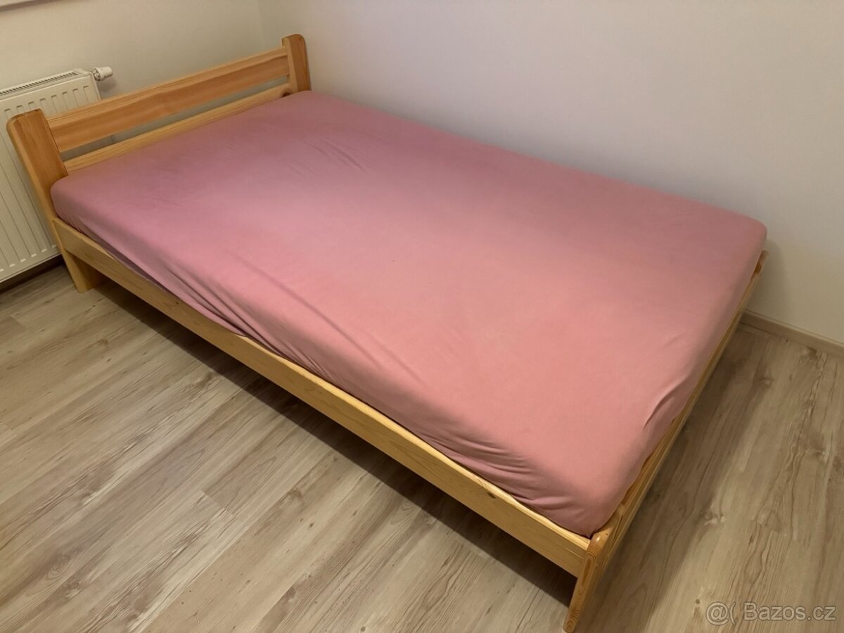 Postel 120cm s roštem a matrací - skvělý stav
