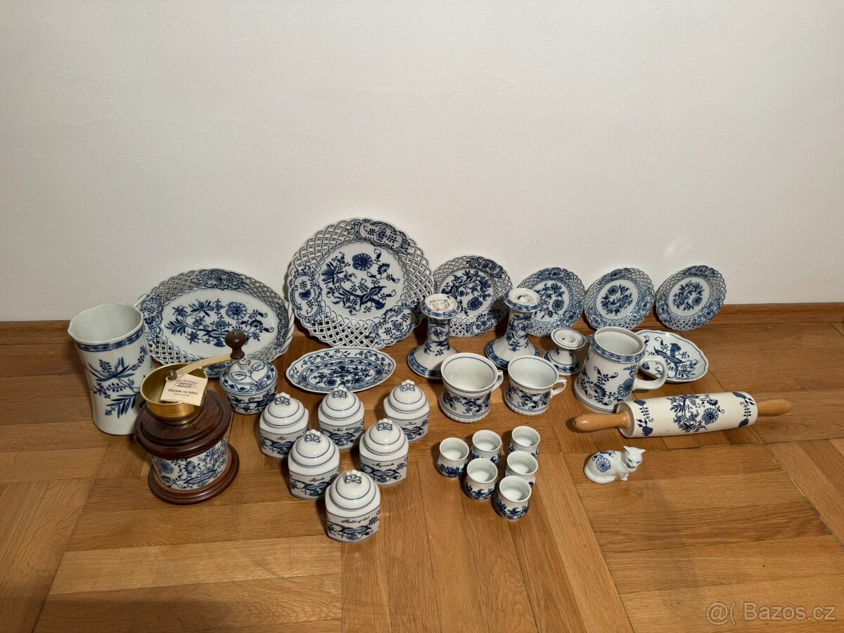 Porcelánová jídelní souprava cibuláky