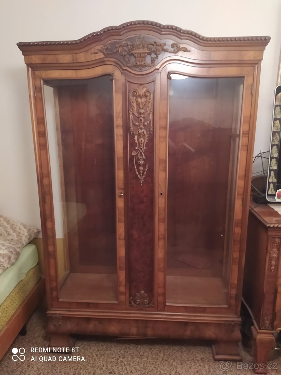 prodám starožitný nábytek