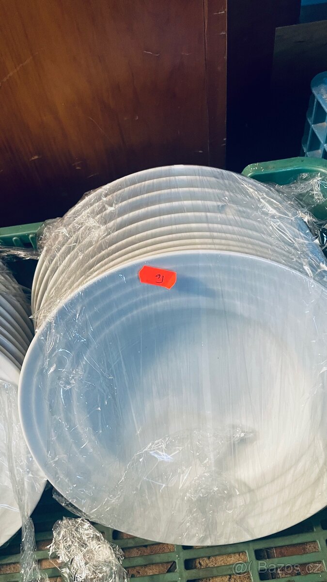 Talíře, gastro nádoby,použité