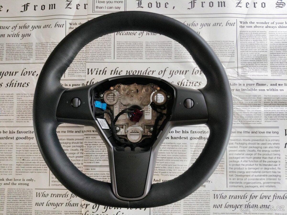 TESLA volant - krásný stav - jako nový