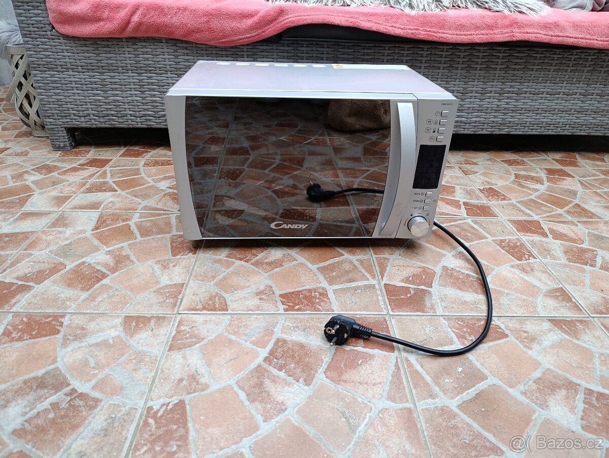 Mikrovlnná trouba značky Candy