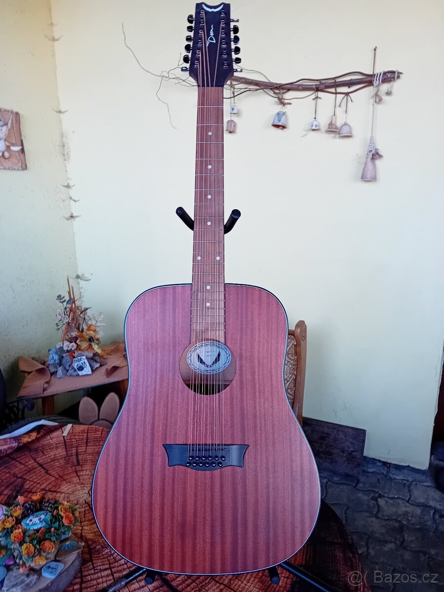 12-ti strunná elektroakustická kytara