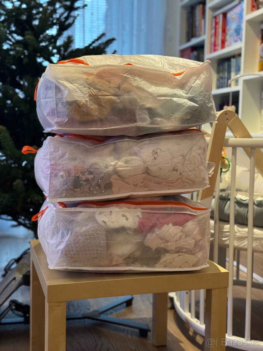 Oblečení pro holčičku od novorozence až do roku