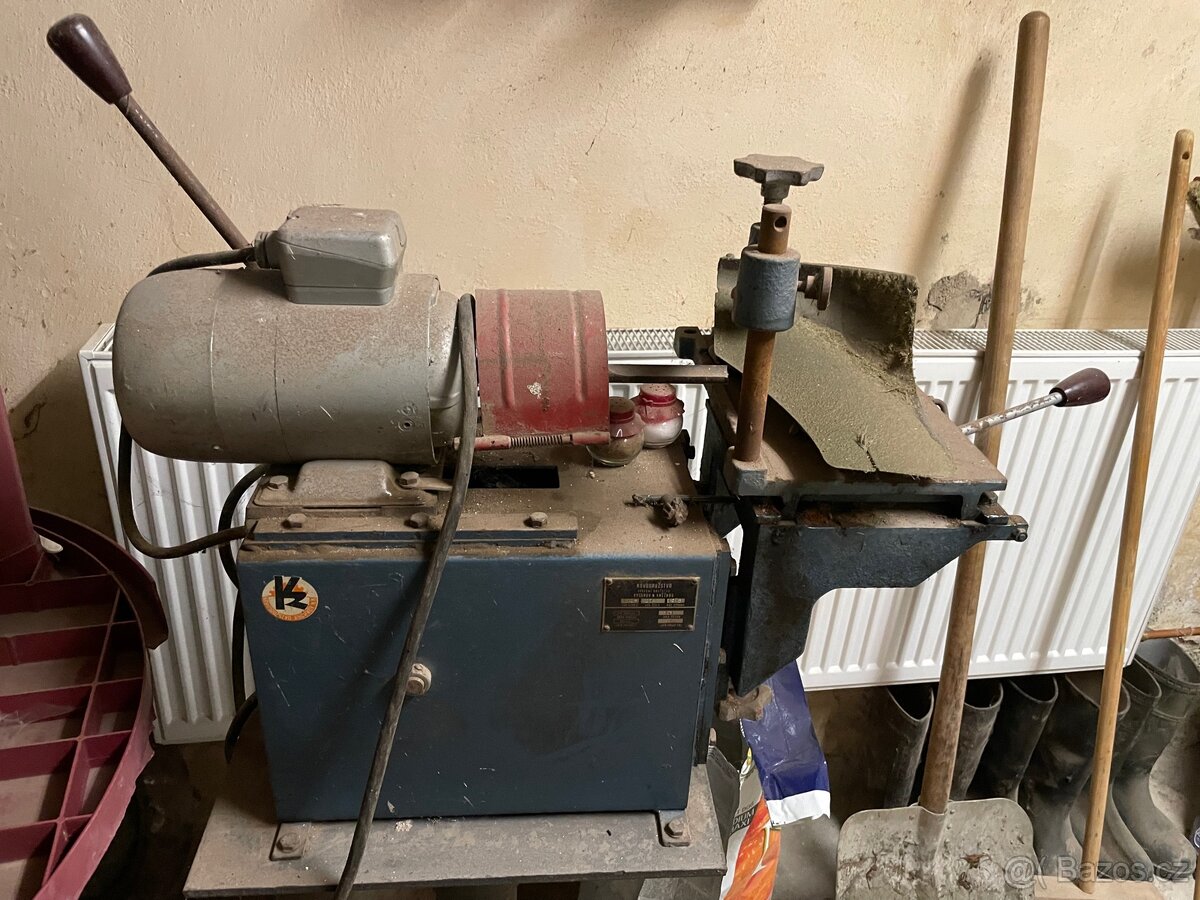 Menší dlabačka - kvalitní socialistická kdr