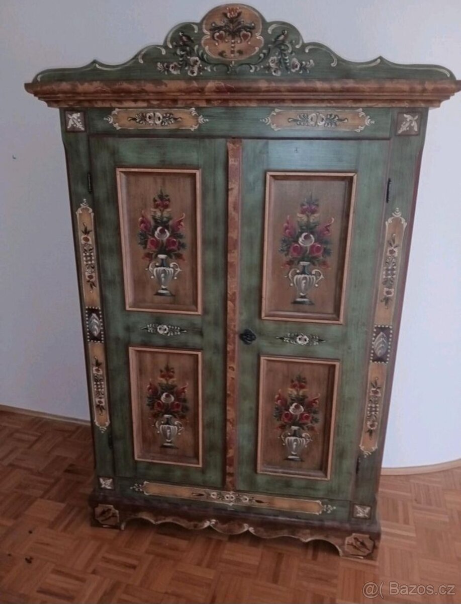 2x skříň + truhla Voglauer