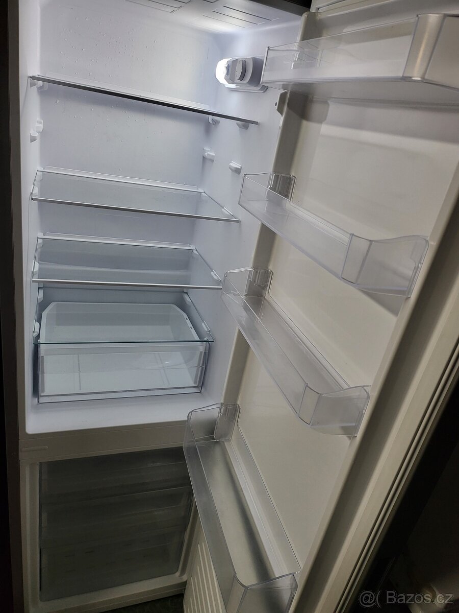 stříbrnošedá lednice 170cm, 3šuplíky v mrazáku