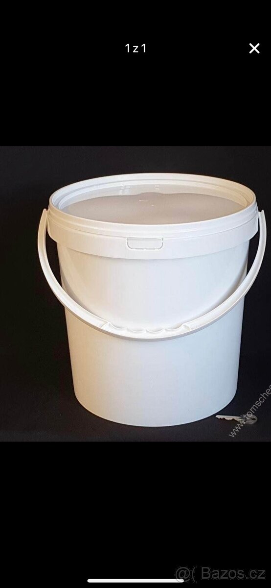Plastový kbelík s víkem