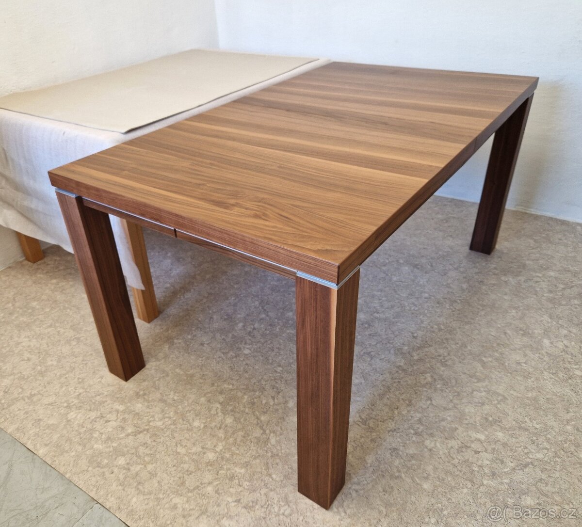 Nový rozkládací stůl ořech 90x160+2x40 cm