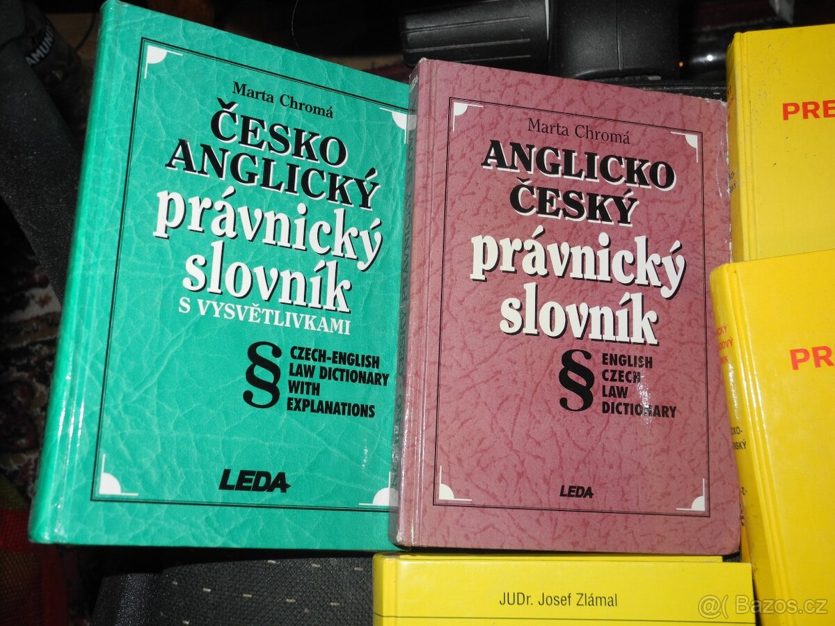 Prodám cizojazyčné slovníky