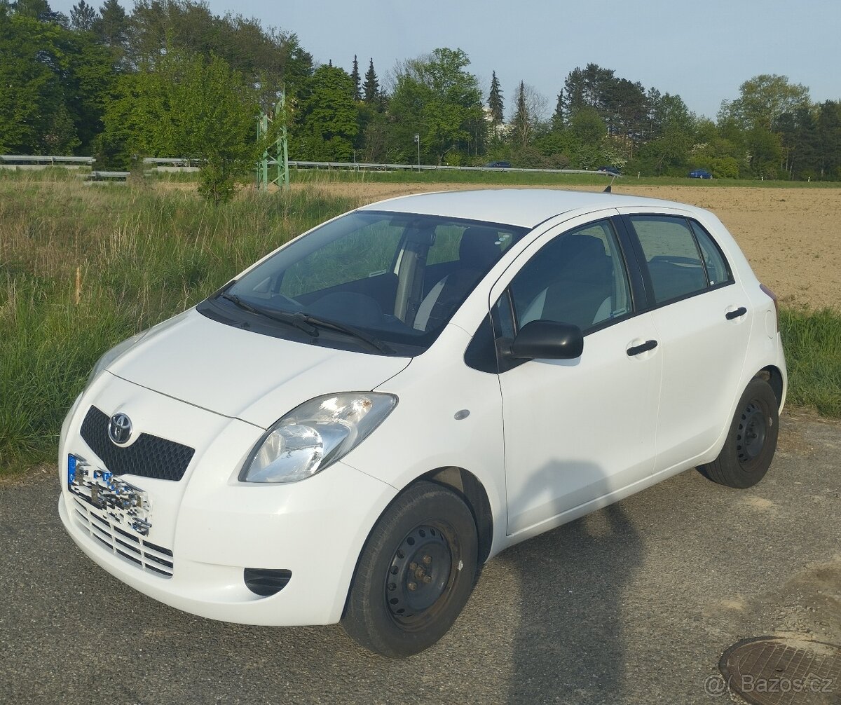 Toyota Yaris 1.0 - Top vzhled