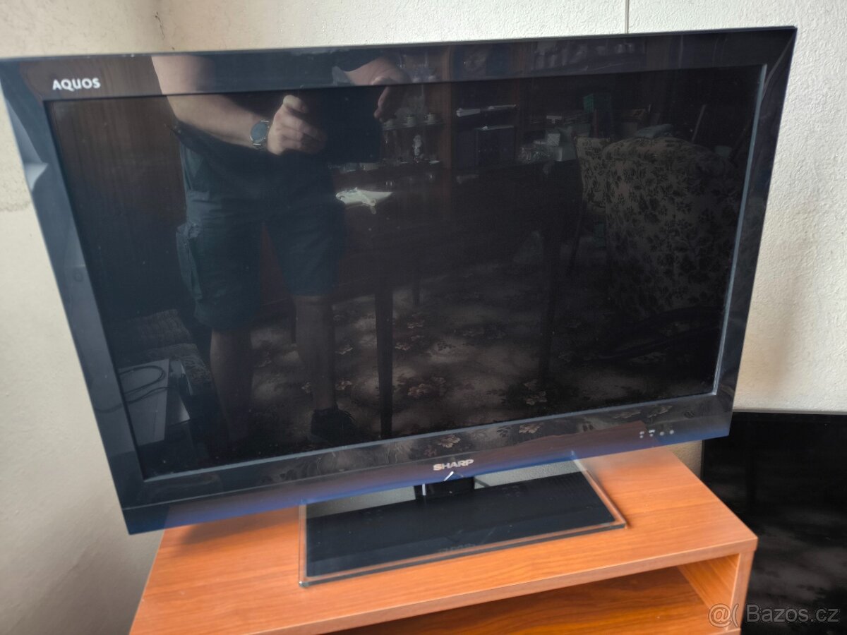 32" TV Sharp Aquos LC-32LE700E