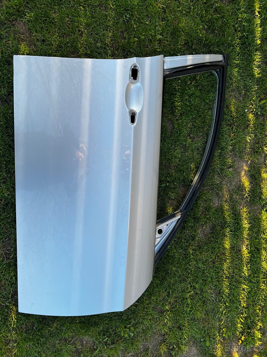 Blatník a pravé přední dveře BMW E90, E91