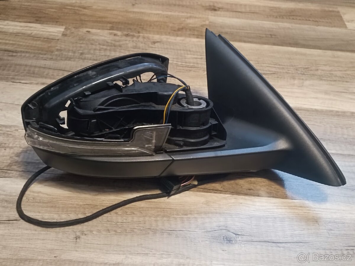 Pravé zpětné zrcátko Octavia 3