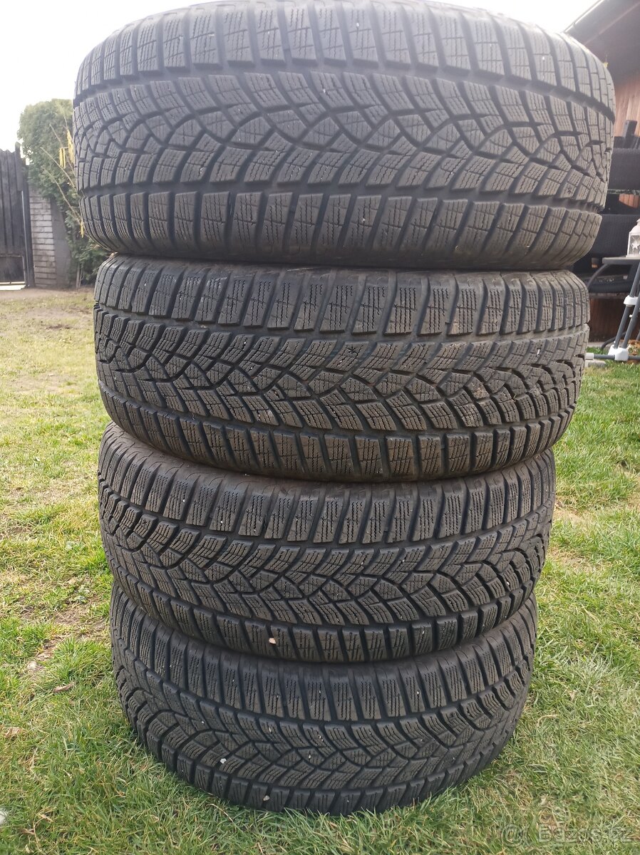 Prodám zimní pneu 225/55 R17 Good Year