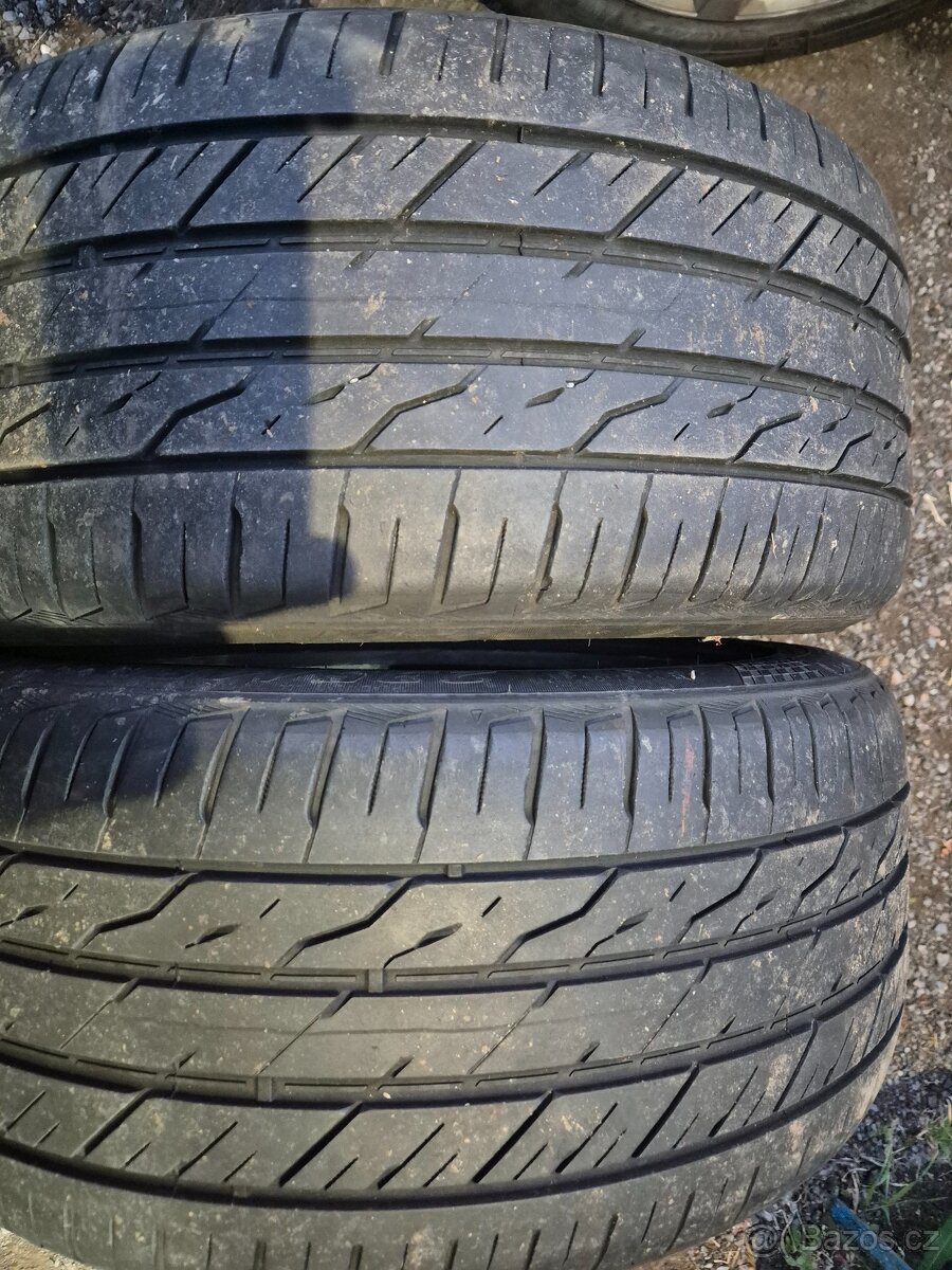 Pneu 235/45/17 2 kusy