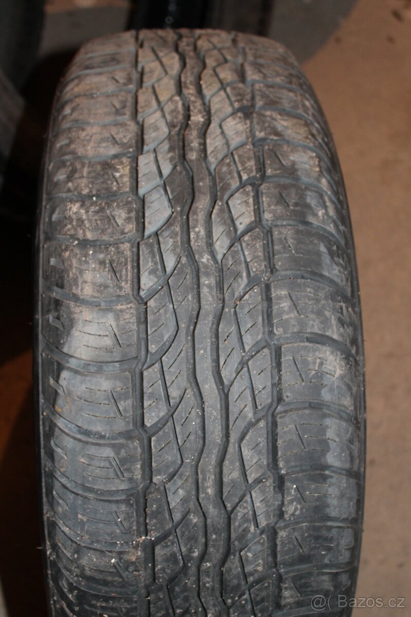Pneu 235/60/16