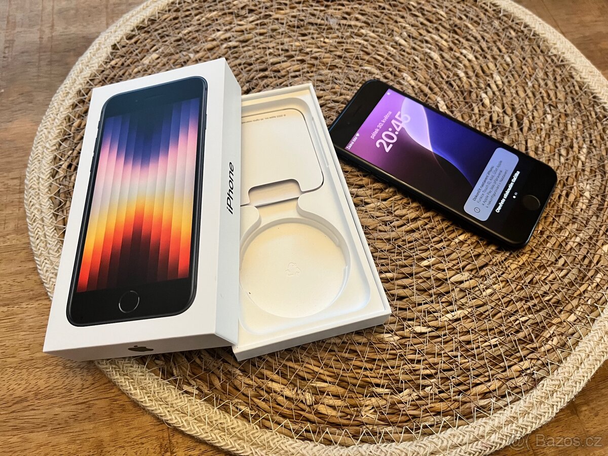 Prodám iPhone SE 2022 128GB black, TOP stav CZ