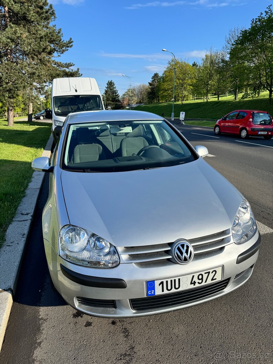 VW Golf 5 Hatchback 1.6 FSI 85kW - automatická převodovoka
