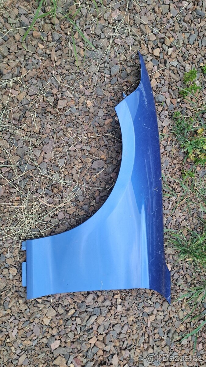 Prodám levý přední ɓlatnik na BMW F20