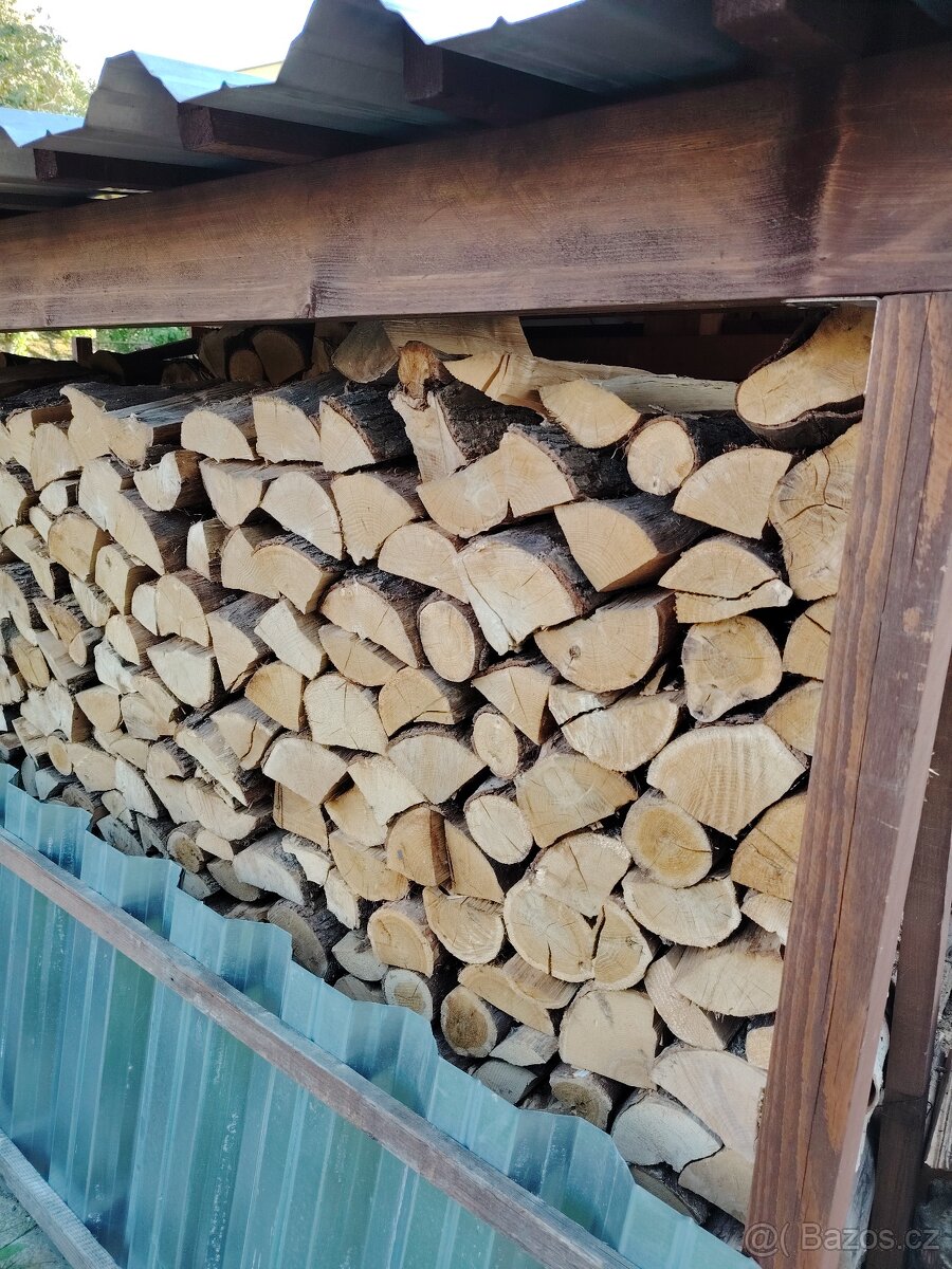 Dřevo do krbu