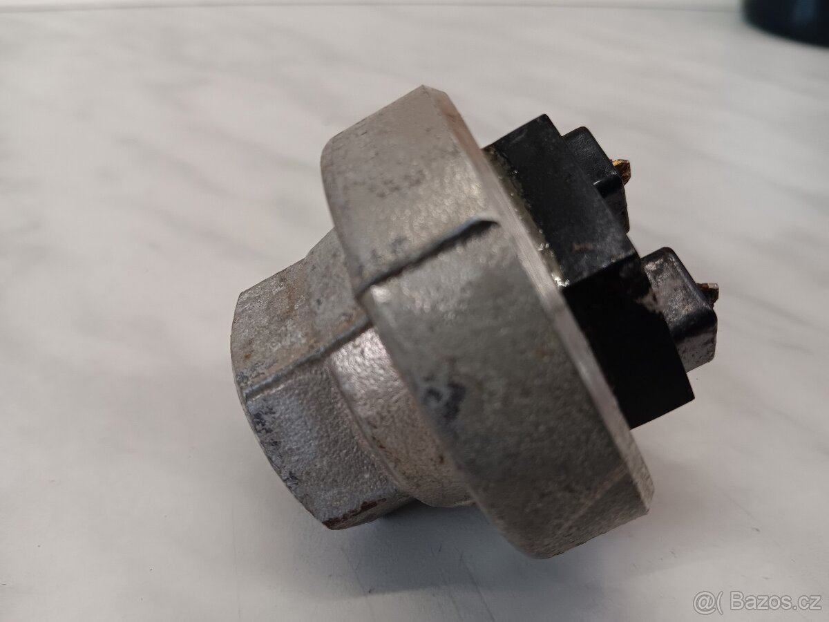 Tatra , Liaz spínač brzdových světel