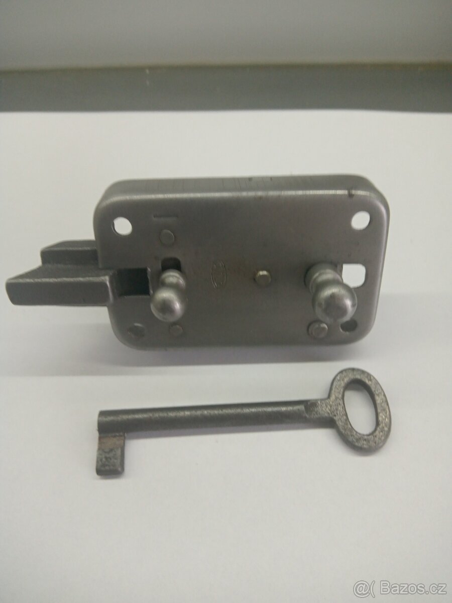 Starožitný západkový zamek