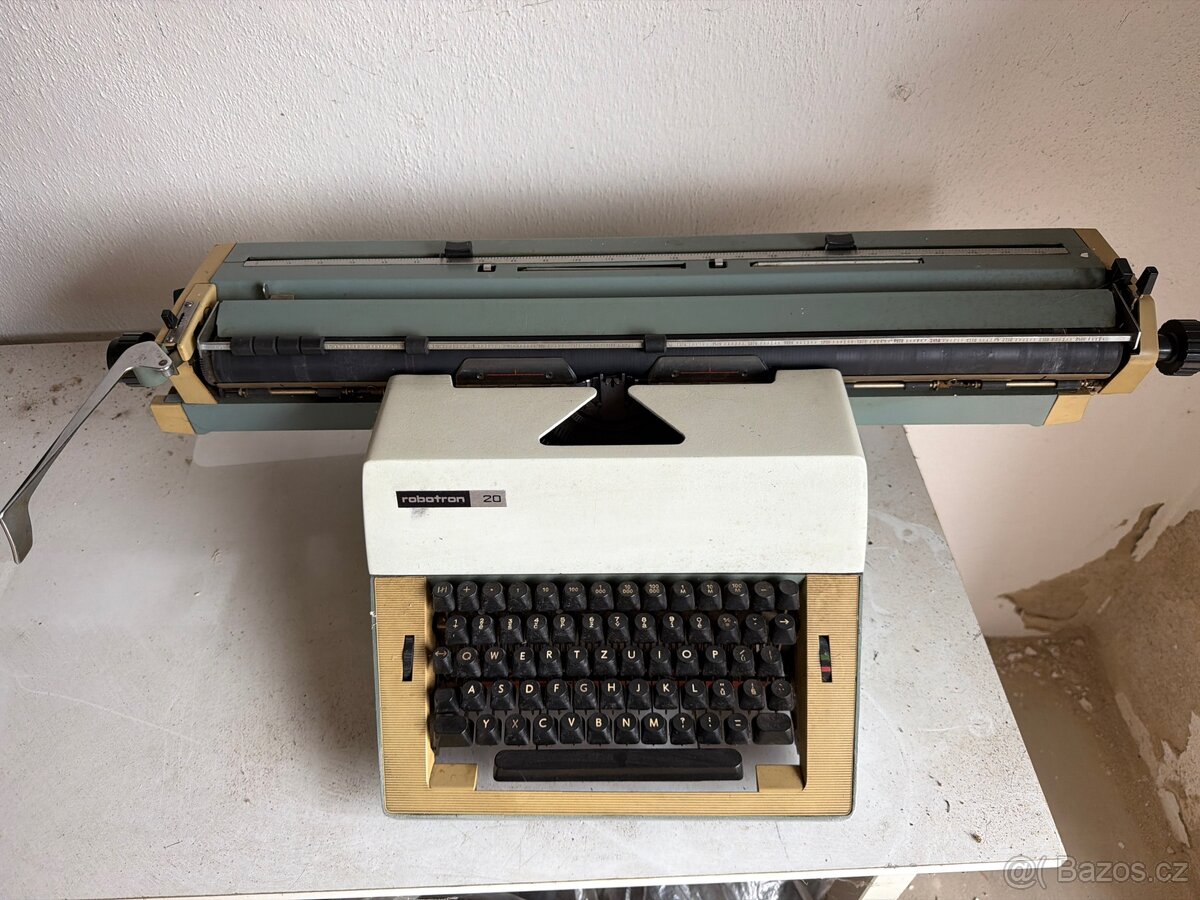 Psací stroj robotron 20