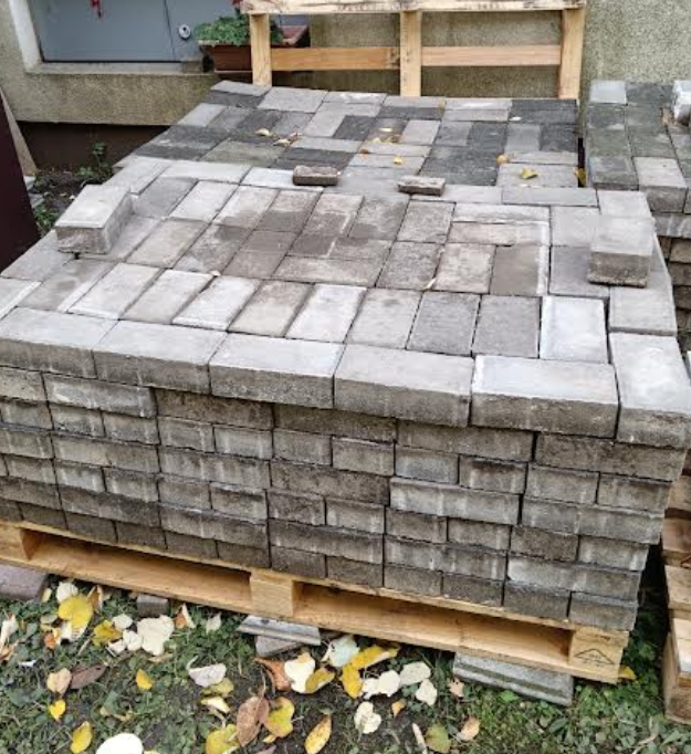 Zámková dlažba BEST 20X10X6 ; 25M2; 2000 Kč