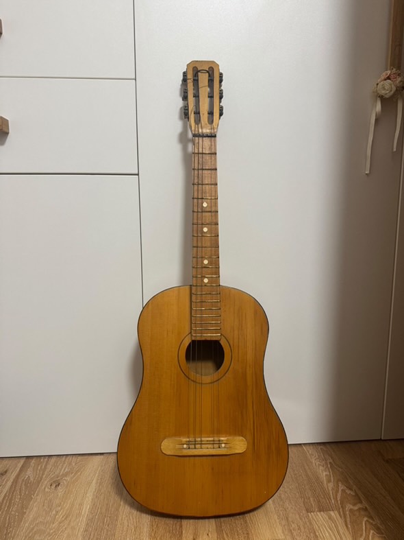 Stará dřevěná kytara 3/4 -Rovný krk, Vintage vzhled