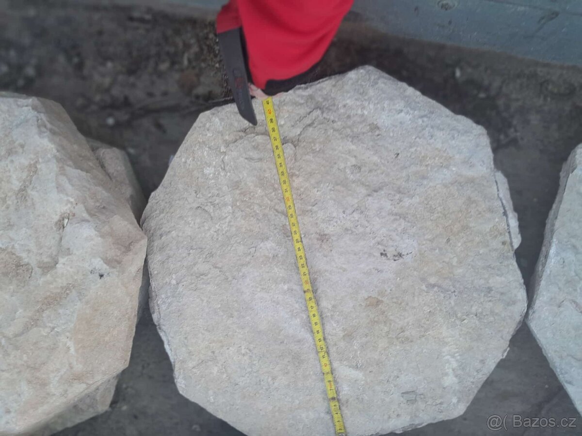 Nášlapné okrasné kameny