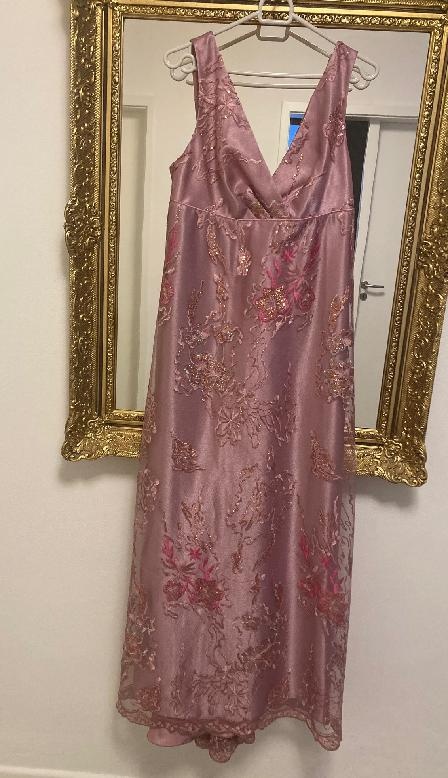 PLESOVÉ KRAJKOVÉ ŠATY ZN. MARYŚ TWE PARIS - NOVÉ-VÝPRODEJ